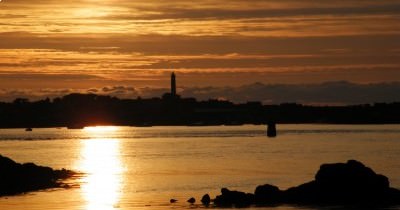 Des randonneurs en Bretagne sur le Sentier des Douaniers